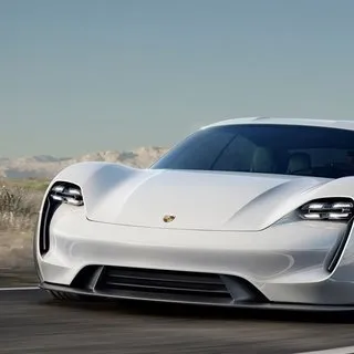 Porsche Taycan'ın ilk test sürüşü gerçekleşti