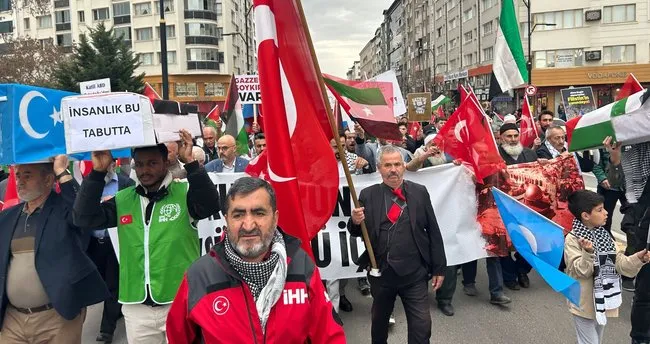 Sivas’ta tabutlarla Filistin’deki katliama dikkat çekildi