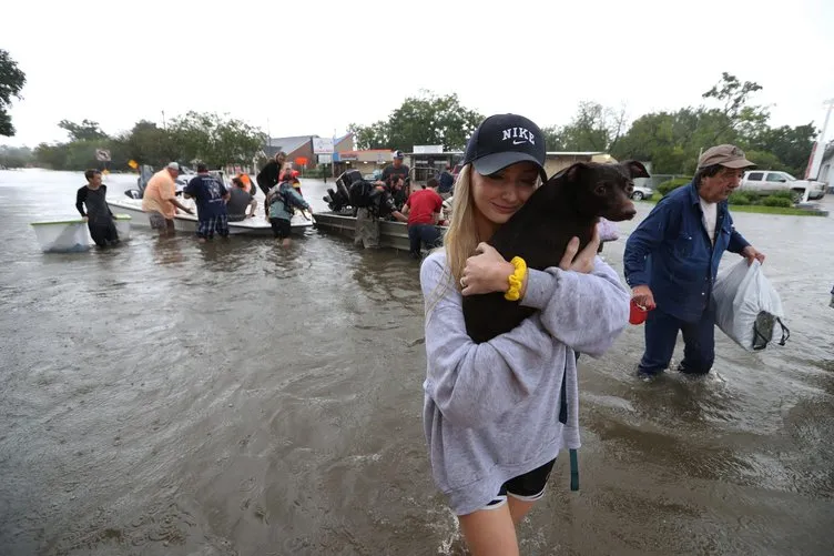ABD’nin Teksas eyaletindeki Houston kenti sular altında kaldı!