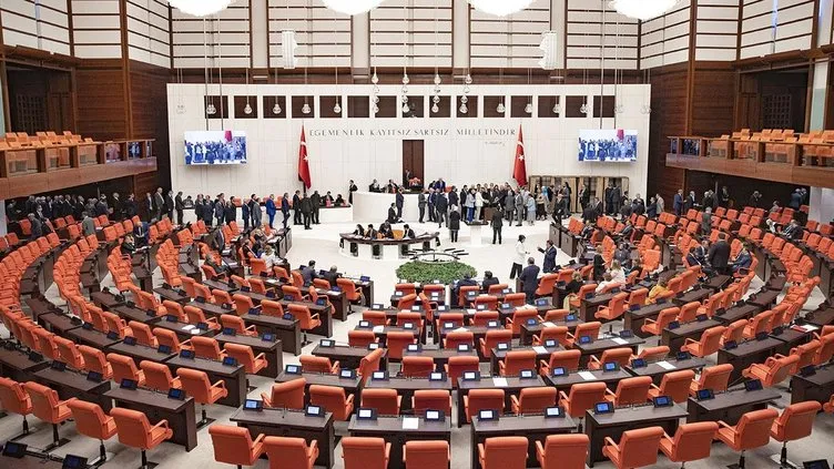 Çalışan emekliye ikramiye Meclis’te! Başkan Erdoğan talimat vermişti: Ayrım yapılmadan 5 bin lira verilecek