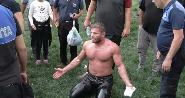 Başpehlivan İsmail Balaban hayranıyla tartıştı! Sen beni satın mı aldın kardeşim?