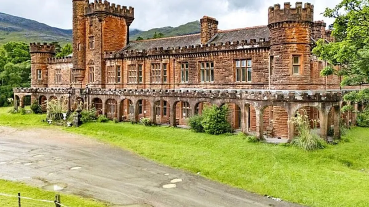 İskoçya’da 20 yatak odalı şato İstanbul’da bir daire fiyatına satılıyor! İşte istenen fiyat İskoçya’da 20 yatak odalı şato İstanbul’da bir daire fiyatına satılıyor! İşte istenen fiyat