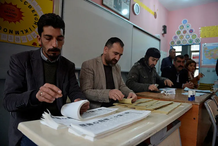 Türkiye sandık başında! 57 milyon seçmen tercihini yapıyor