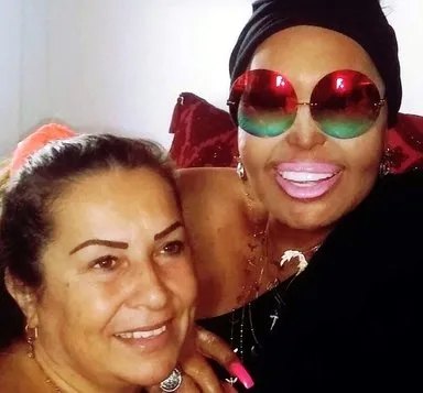 Bülent Ersoy'u kayınvalidesi elleriyle besledi