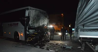 Çatalca’da TIR’a arkadan çarpan servis otobüsünün sürücüsü ağır yaralandı