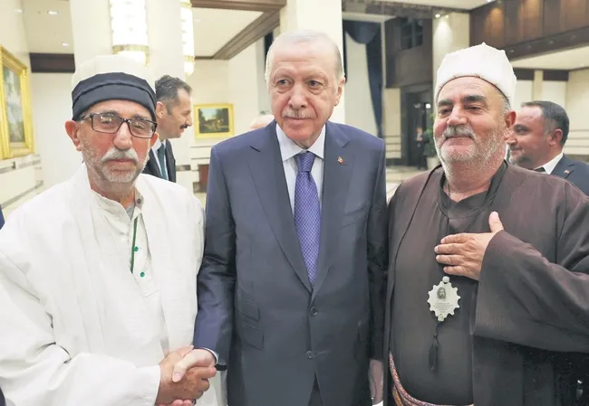 ehlibeyte-hurmet-bu-milletin-mayasidir-1782423170890.jpeg