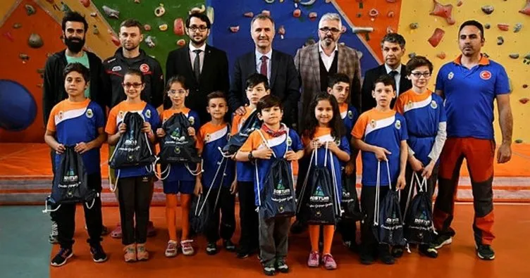 Bursa’da milli takıma seçilen minik sporcular ödüllendirildi