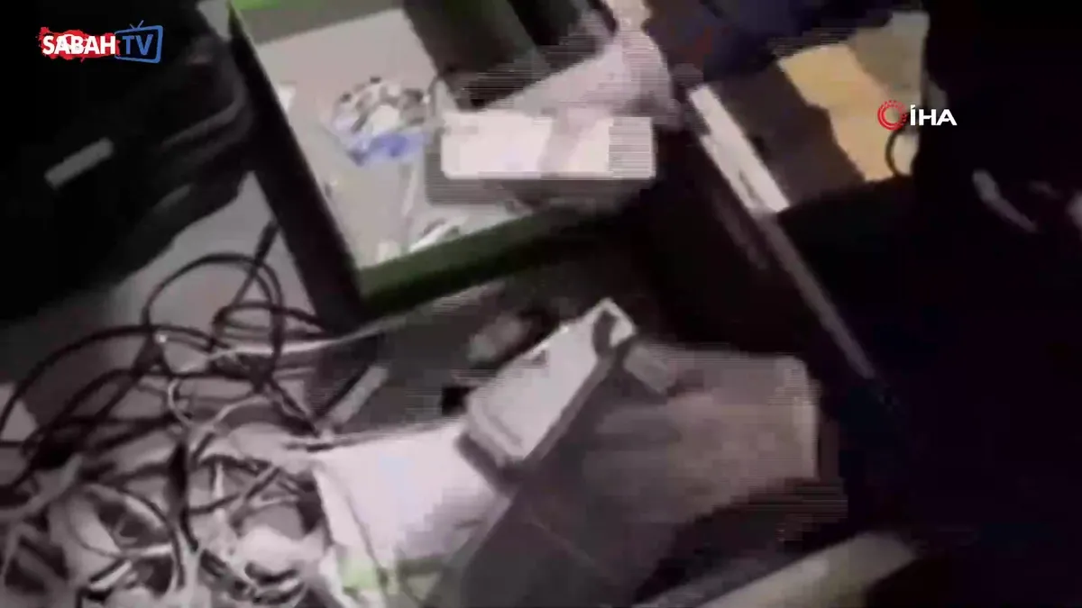 Bakan Yerlikaya: “Siber dolandırıcılık suçuna yönelik operasyonlarda 90 şüpheliyi yakaladık” videosunu izle Bakan Yerlikaya: “Siber dolandırıcılık suçuna yönelik operasyonlarda 90 şüpheliyi yakaladık” videosunu izle