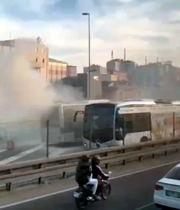 istanbulda-arka-arkaya-meydana-gelen-metrobus-yangini-vatandasi-tedirgin-etti-once-okmeydani-duraginda-saatler-1778254649123.jpg
