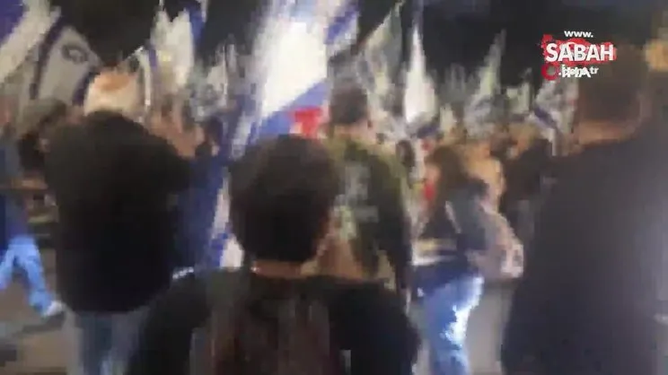 İsrail'de Savunma Bakanı’nın görevden alınmasının ardından sokaklar karıştı | Video