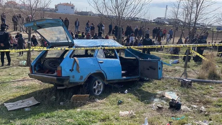 Konya’da araç durağa daldı: 4 ölü var!