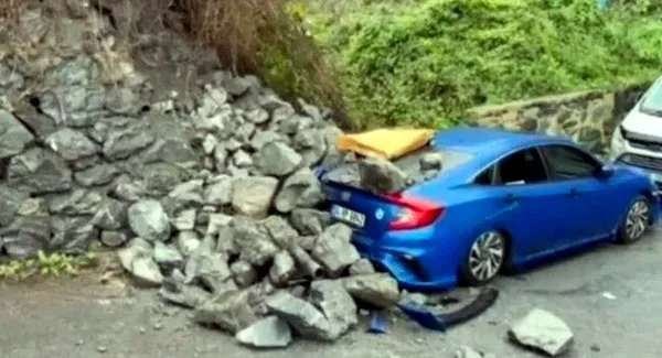 siddetli-yagmur-istinat-duvarini-aracin-ustune-yikti-1736868738035.jpg