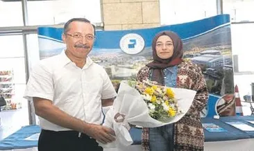 PAÜ Rektörü’nden çiçekli karşılama