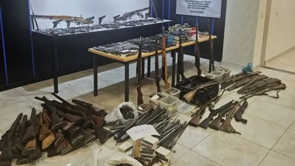 polis-baskininda-yok-yok-evde-adeta-silah-atolyesi-kurmus-1779344076301.jpg