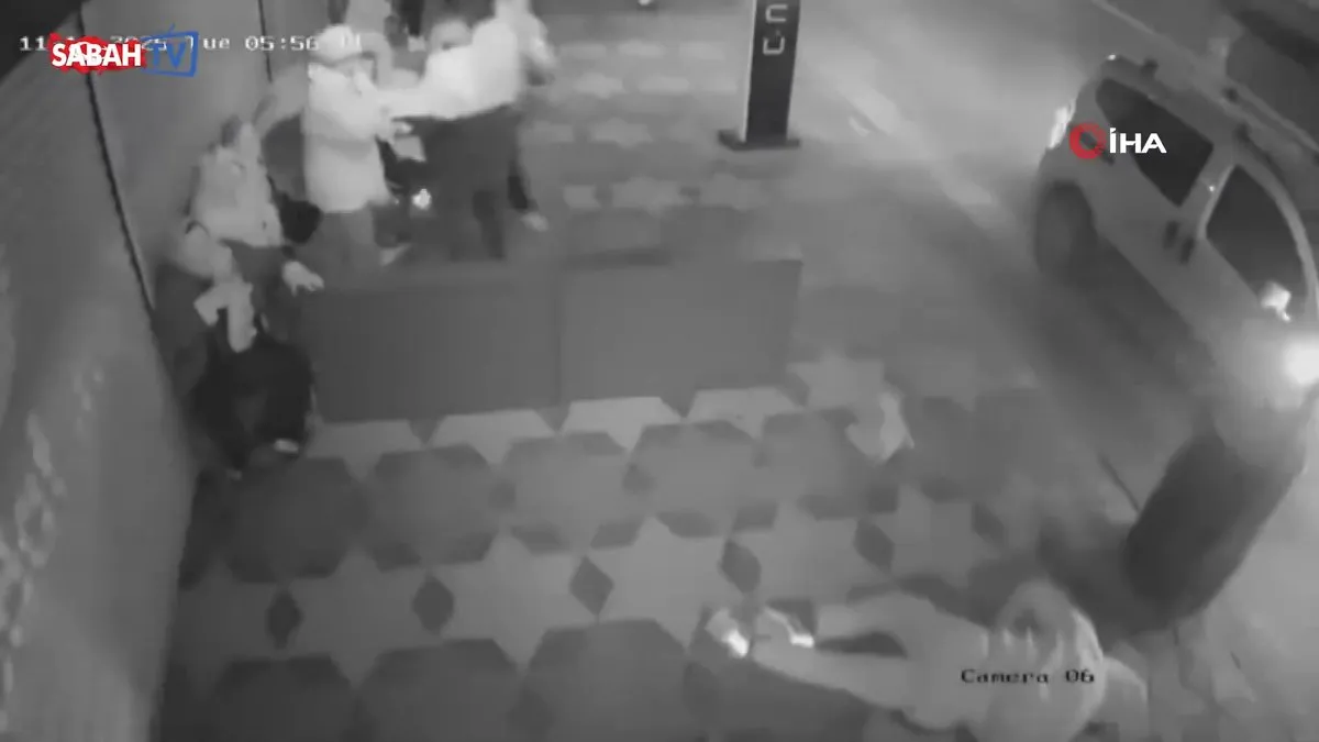 Ankara’da otomobil durağa daldı! O anlar kamerada | Video videosunu izle Ankara’da otomobil durağa daldı! O anlar kamerada | Video videosunu izle