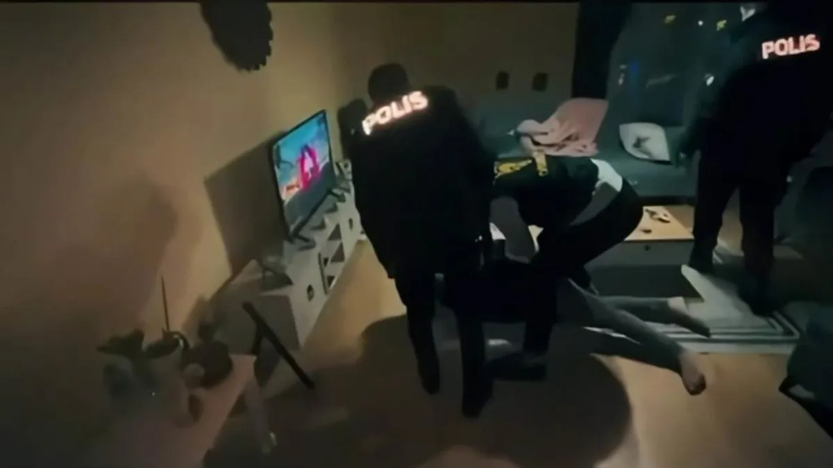 Dolandırıcılık şebekesine “Son İstasyon” operasyonu! Araç muayene randevusu altında… | Dev işlem hacmi! – Galeri Dolandırıcılık şebekesine “Son İstasyon” operasyonu! Araç muayene randevusu altında… | Dev işlem hacmi! – Galeri