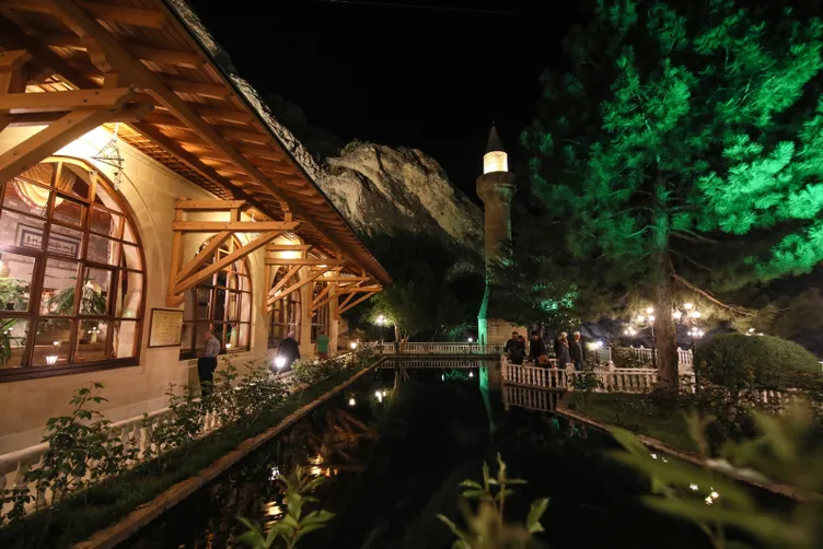 Ramazan ayının ilk teravih namazı kılındı