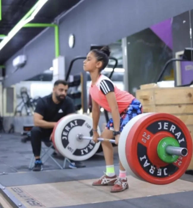 9 yaşında ama kendi ağırlığının 3 katını kaldırıyor! Yaşıtlarında eşi benzeri yok...