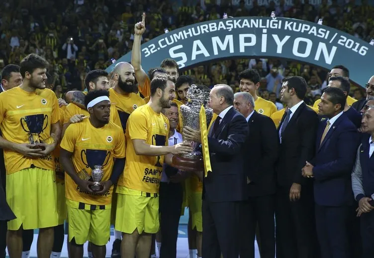 Fenerbahçe’ye kupayı Cumhurbaşkanı Erdoğan verdi
