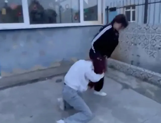 okul-bahcesinde-darbedip-video-cekmislerdi-samsunda-akran-zorbaligina-5-tutuklama-1778084164440.jpg