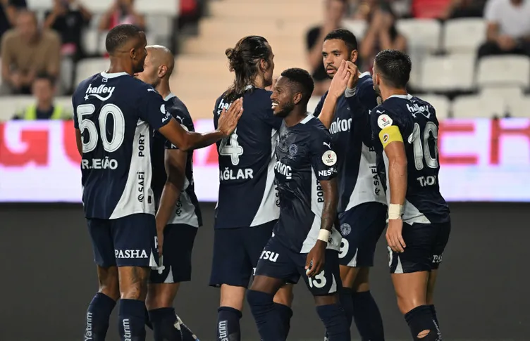 ANTALYASPOR-FENERBAHÇE YAZAR YORUMLARI | Fenerbahçeliler penaltı beklemişti! Ahmet Çakar son noktayı koydu: Jose Mourinho’ya olay sözler