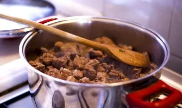 En güzel kavurma et nasıl pişirilir? En kolay lokum gibi, yumuşacık kavurma tarifi nasıl yapılır? Yumuşak kavurma nasıl pişirilir?