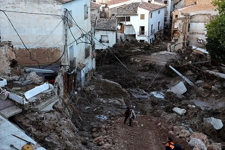 İspanya felaketinde bilanço ağırlaşıyor: 100’e yakın kişi hayatını kaybetti