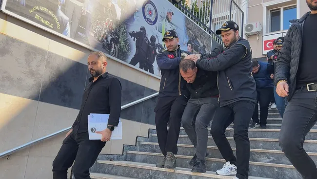 son-dakika-bahcelievlerde-eski-koca-vahseti-3-cocuk-annesini-acimasizca-katletti-cesedin-basinda-4-saat-boyunc-1775467970975.jpg (1920×1080)