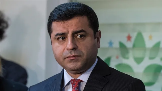 aksenerin-ikiyuzlulugu-pes-dedirtti-o-masada-hdp-yokmus-karanlik-pazarliklari-da-gormezden-geldi-1682974665240.jpg Meral Akşener'in ikiyüzlülüğü pes dedirtti: O masada HDP yokmuş! Karanlık pazarlıkları da görmezden geldi