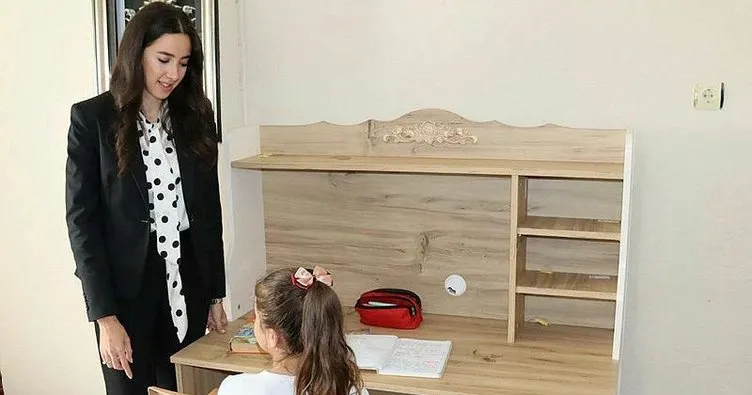 20 bin öğrenciye masa ve kitaplık