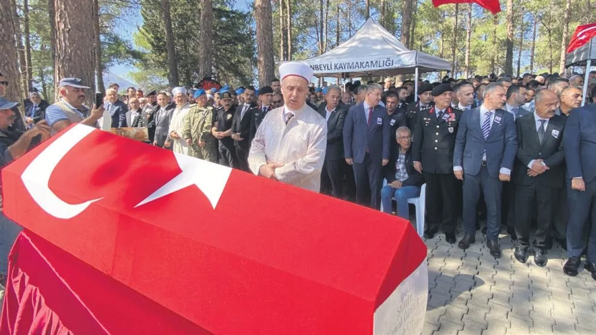 Kaza şehitleri son yolculuğuna uğurlandı Kaza şehitleri son yolculuğuna uğurlandı