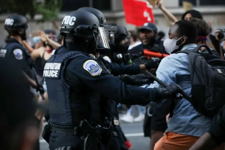 ABD'de öfke kaosa döndü| Washington'da sokağa çıkma yasağı ilan edildi! George Floyd'un öldürülmesinin ardından başlayan protestolarda son dakika gelişmeler...