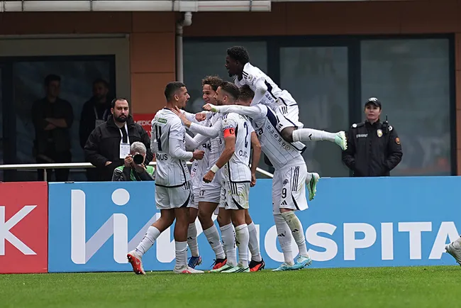 kasimpasa-evinde-farkli-kazandi-samsunsporu-4-golle-devirdi-1792326698859.jpg