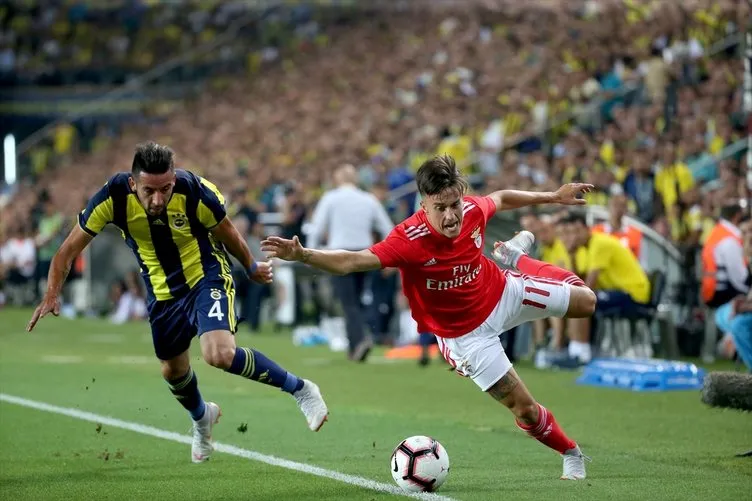 Günün Polemiği: Aykut Kocaman kalsaydı, Fenerbahçe - Benfica maçında sonuç farklı olur muydu?