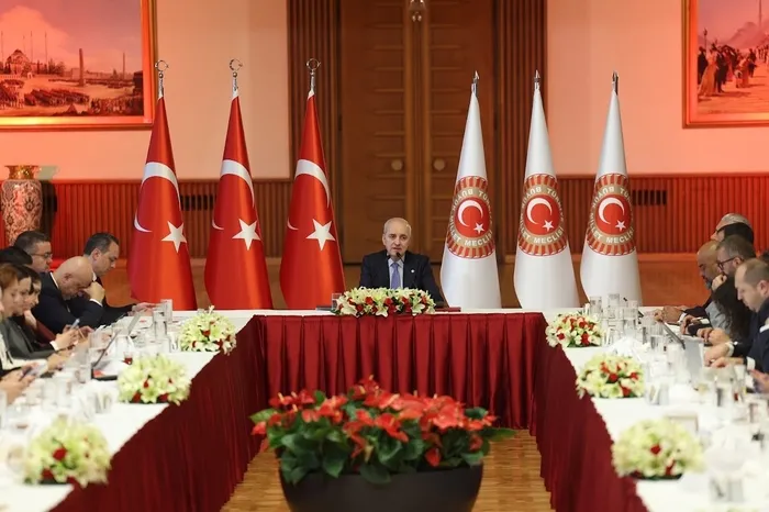 son-dakika-tbmm-baskani-kurtulmus-tartismalara-son-noktayi-koydu-secim-zamaninda-yapilacak-1790344691989.jpg SON DAKİKA | TBMM Başkanı Kurtulmuş tartışmalara son noktayı koydu! 'Seçim zamanında yapılacak'