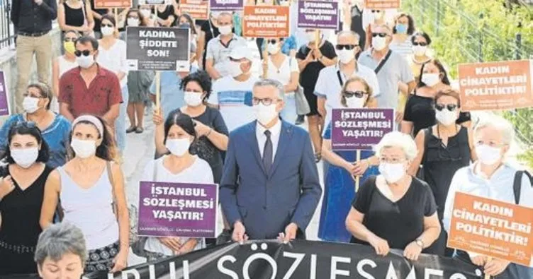 Kadın cinayetleri için alkışlı protesto