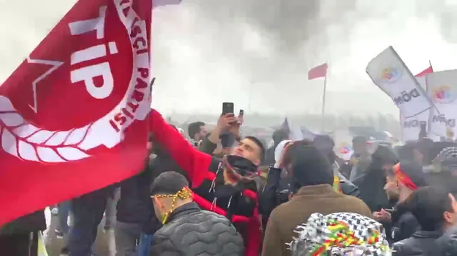 HDP'nin Nevruz kutlamasında yine PKK propagandası: Marmaray'da slogan attılar...
