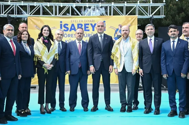 nazillide-festival-heyecani-bakan-ersoy-ureticiler-ve-sanatkarlarla-bir-araya-geldi-1777735770019.jpeg