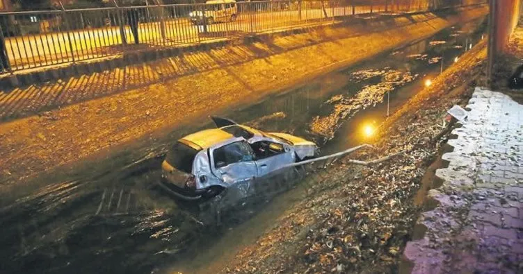Otomobil sulama kanalına devrildi
