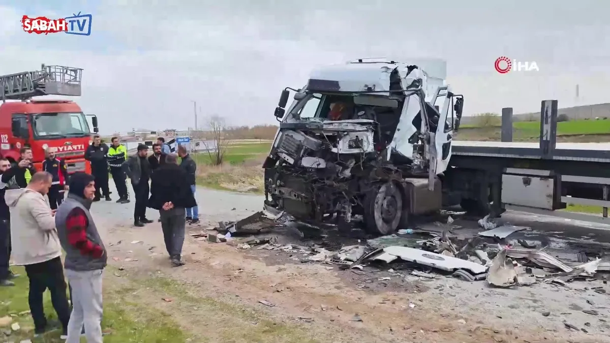 Ahlat’ta iki tır çarpıştı: 1 yaralı