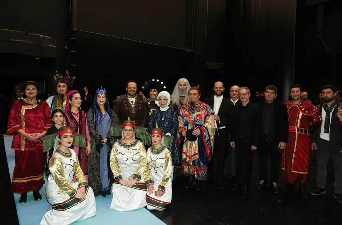 milletin-evinde-bir-ilk-bestepede-opera-gecesi-emine-erdogan-turandot-operasini-izledi-1674190426645.jpg