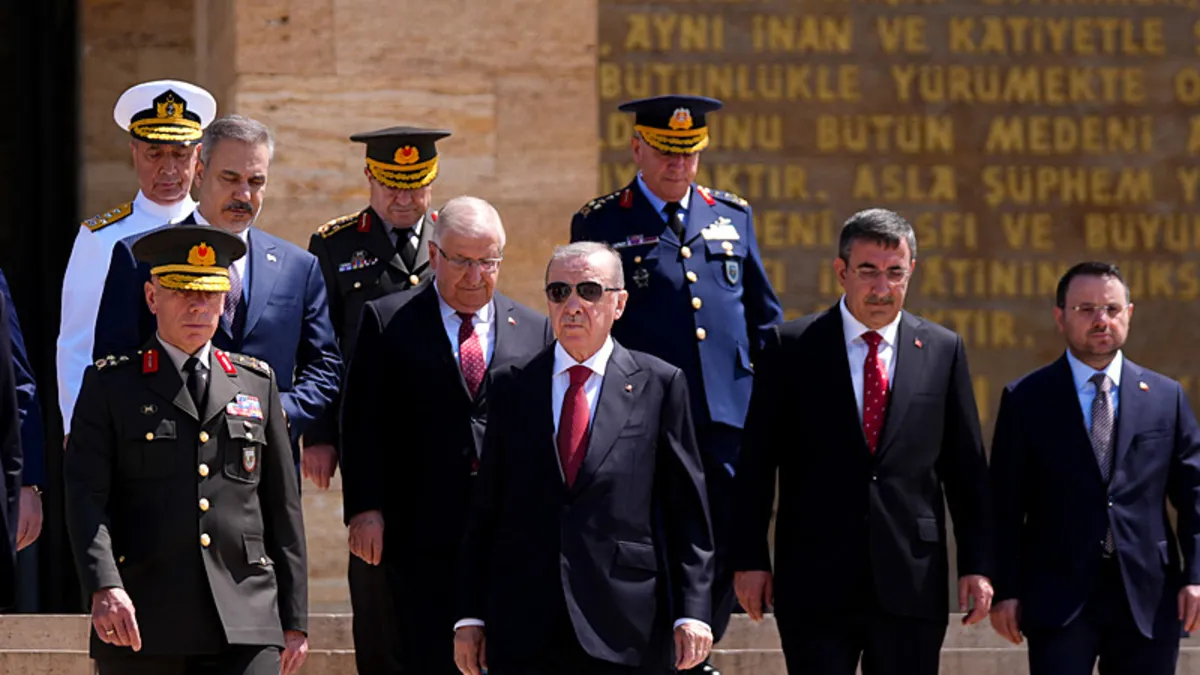 Son dakika | Başkan Erdoğan Anıtkabir'i ziyaret etti: Bayrağımız bu topraklarda 1000 yıldır dalgalanıyor