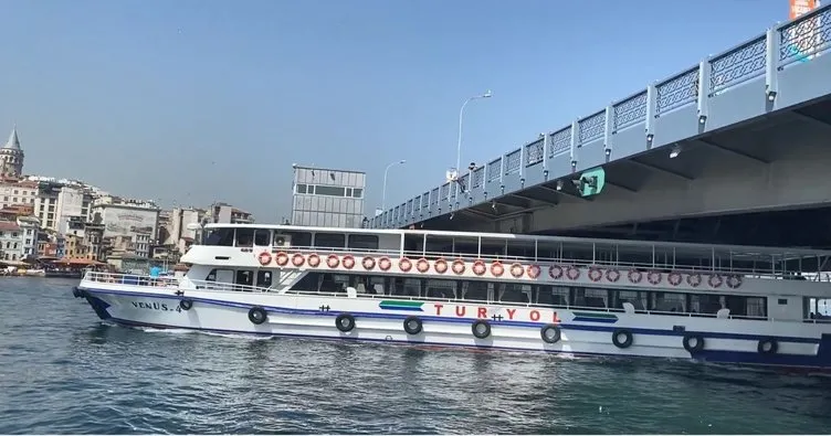 Tık uğruna bunu da yaptılar! Youtube fenomeni Galata Köprüsü’nden geminin üstüne atladı