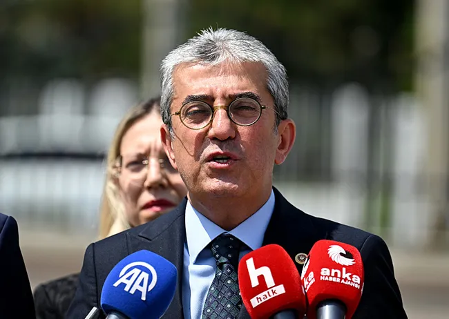 son-dakika-tbmmde-koltuk-dagilimi-degisti-chp-5-siraya-geriledi-iste-yeni-partiye-gecen-milletvekillerinin-lis-1784886171894.jpg