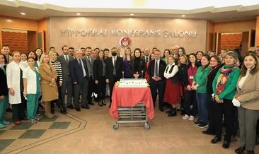Balcalı Hastanesi başarıyı pasta keserek kutladı