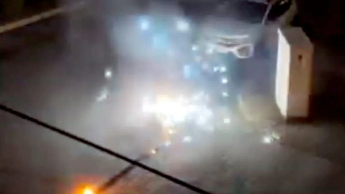 Kar yağışından sonra elektrik kabloları patlayarak yandı Kar yağışından sonra elektrik kabloları patlayarak yandı