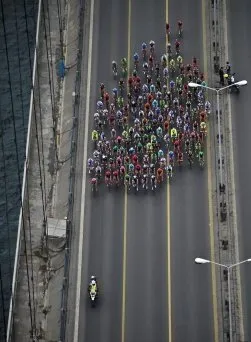 Bisikletçiler boğaz köprüsünden böyle geçtiler