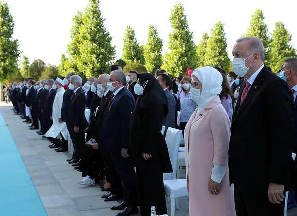 son-dakika-baskan-erdogan-sehit-yakinlari-ve-gazilere-seslendi-sehadete-yurumek-icin-bir-an-bile-tereddut-etmeyecektim-1626363928257.jpg