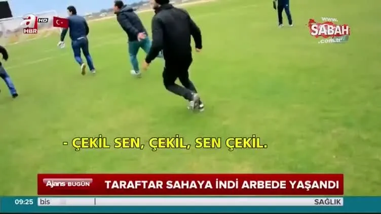 Taraftarlar futbolculara saldırdı