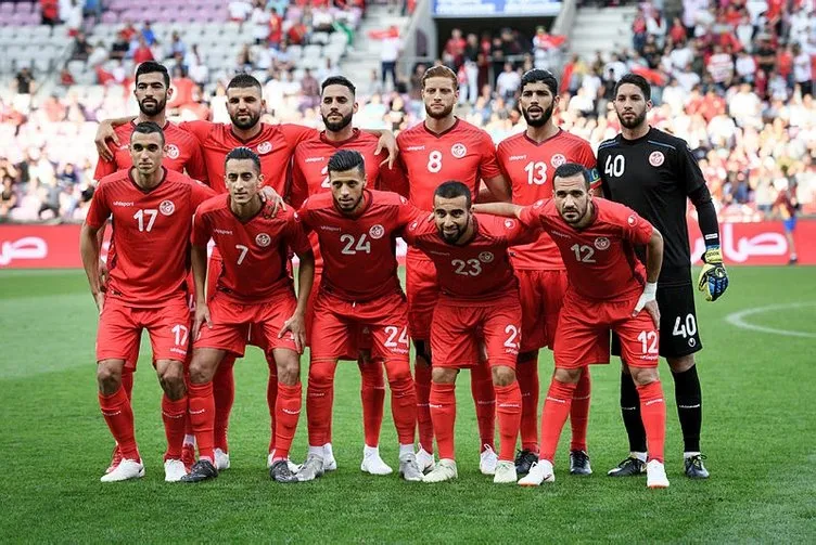 Tunuslu futbolcular maç sırasında oruçlarını bakın nasıl açmışlar!